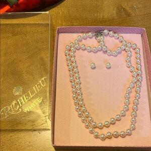 Richelieu White Pearl Necklace and Earring Set